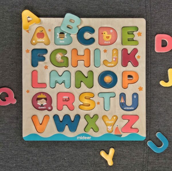 Dřevěné vkládací puzzle abeceda